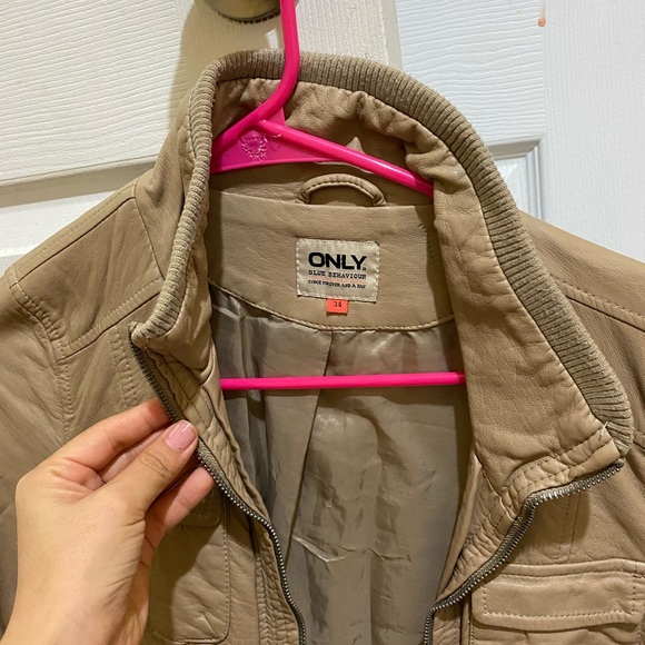 Leather jacket - Picture 4 of 5